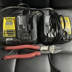 DEWALT DCB115 & DCB107 12V/20V Lithium-Ion Battery Chargers Black
