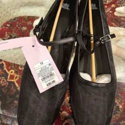 New womans size 12 flats
