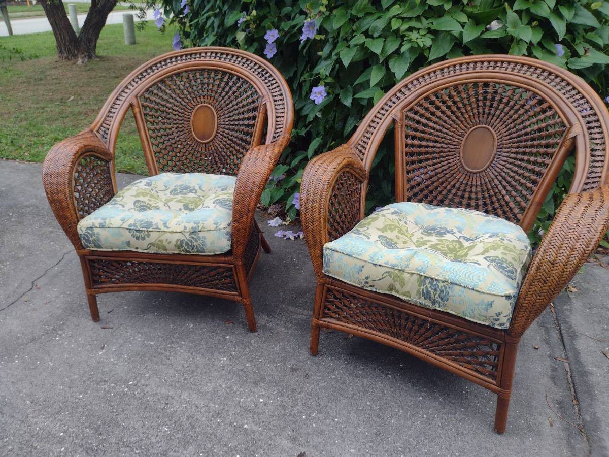 PAIR OF BEAUTIFUL ARMCHAIRS WITH CUSHIONS
