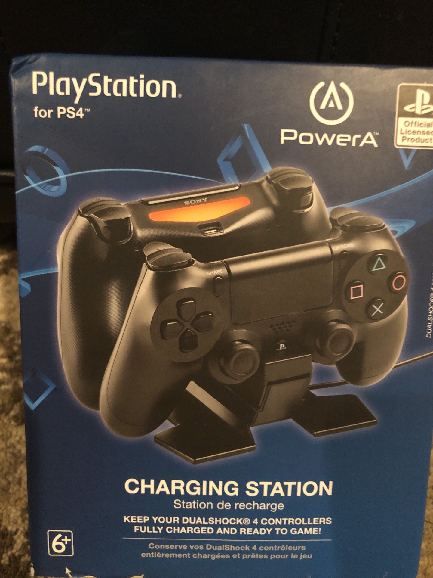 PlayStation 4 charging station