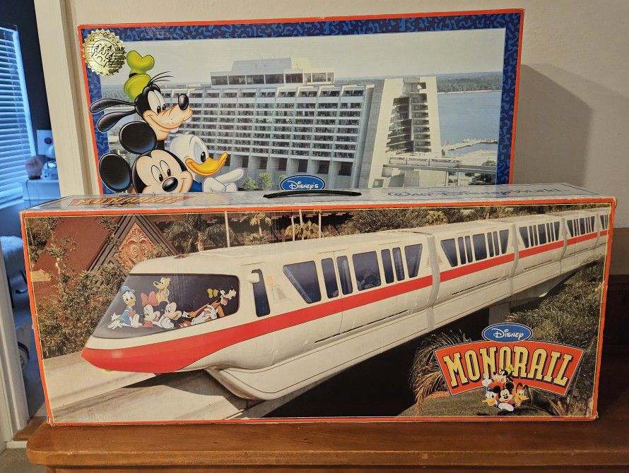 Vintage Disneys  Monorail and Contemporary Hotel