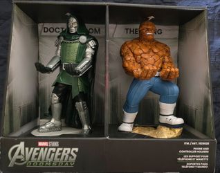 Cable Guys Marvel Avengers Doomsday Doctor Doom & The Thing Phone & Controller