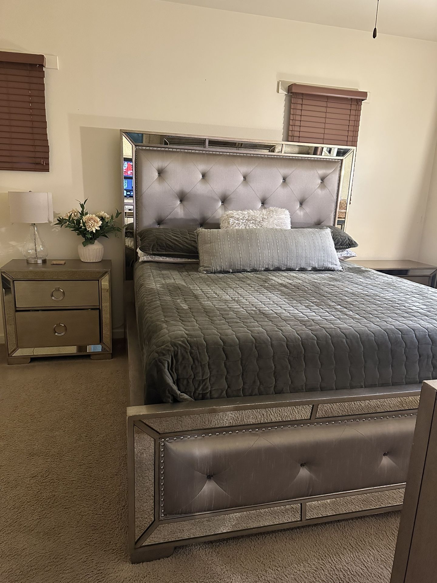 Beautiful California king Bed Room Set 