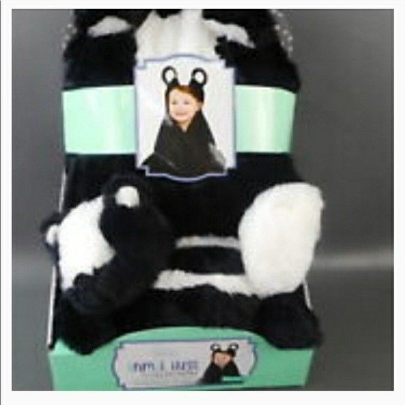 ANIMAL HUGS COLLECTION.......2 PIECES.....BLANQUET AMD STUFFED ANIMAL.....BRAND NEW