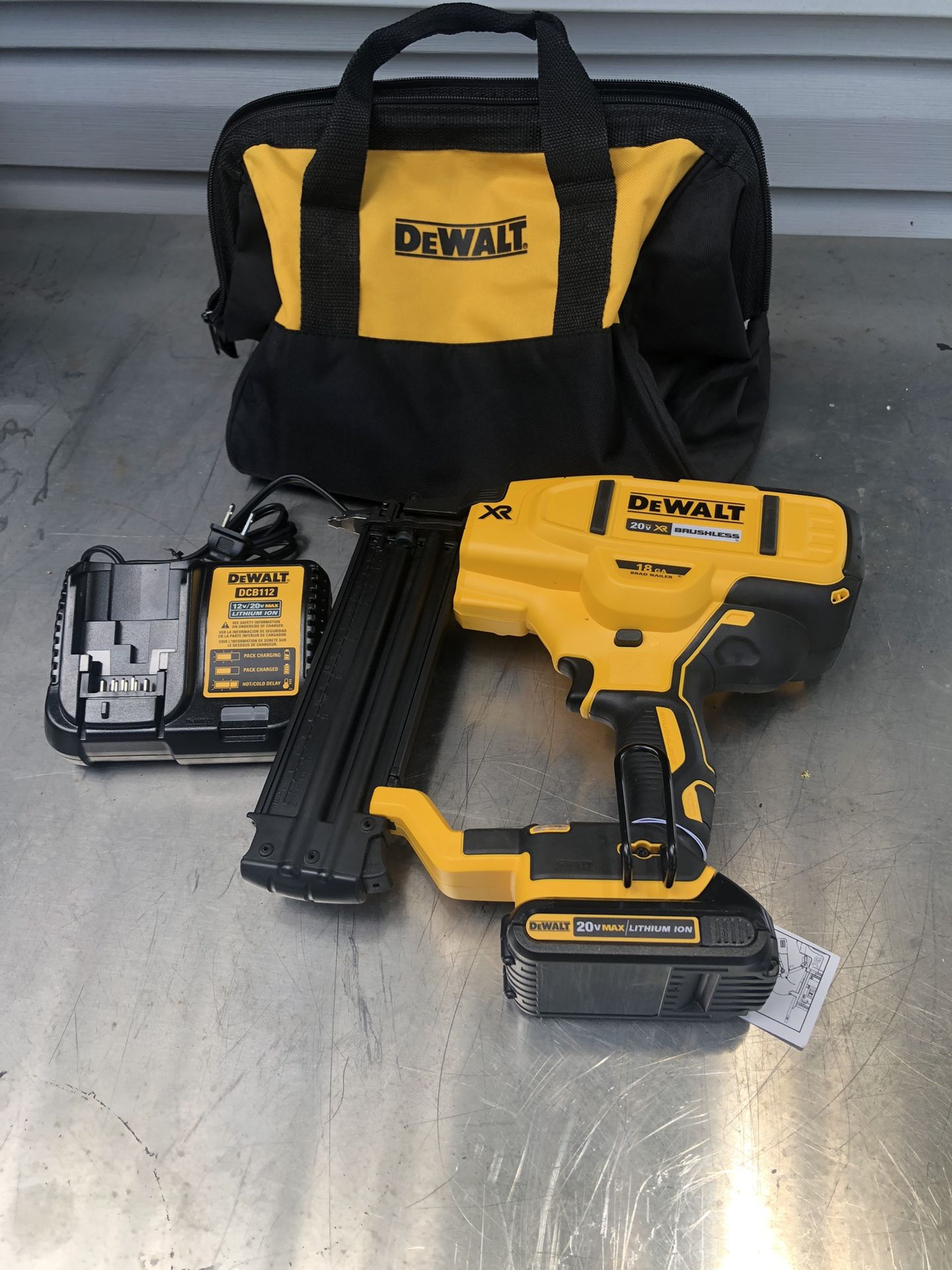 Dewalt 20 V Nail Gun