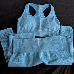 Matching workout set (sports bra + leggings)