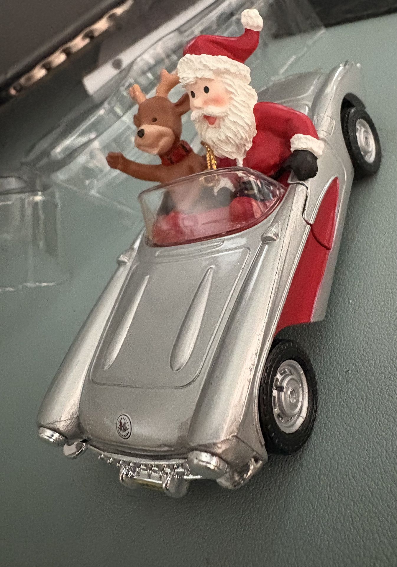 2001 Avon 1957 Corvette Santa Reindeer Die Cast Ornament 