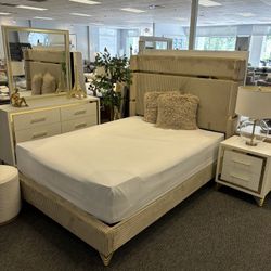 4-Pc Queen Size bedroom set. $53 Down Payment 