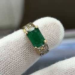18kt Yellow Gold 3 CT Certified Emerald And Diamond Ring