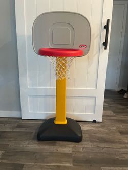 Little Tykes  Basketball hoop in like New condition- kept inside house