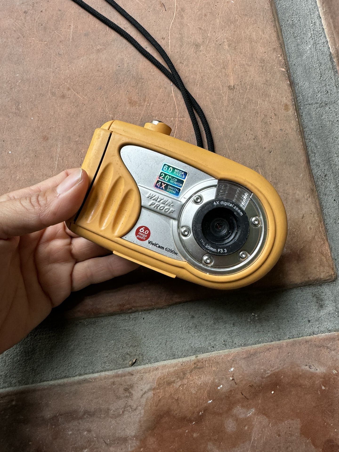 Vivitar ViviCam 6200w 6.0MP 2.0" LCD Waterproof 4x Digital Zoom Digital Camera