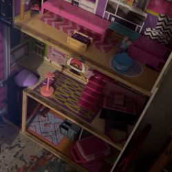 used doll house 