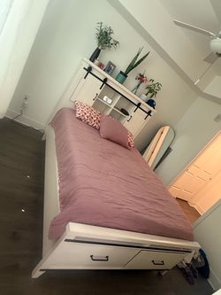 Queen bed with storage