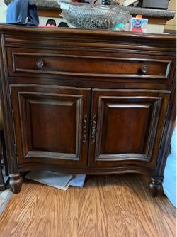 Dresser/Cabinet