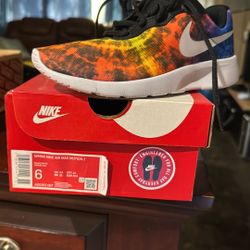 Nike Women’s Size 6