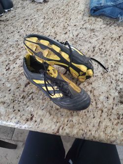 Adidas Soccer Cleats Size 5.5
