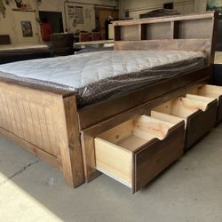 Full Bed W 3 Drawers And Mattress