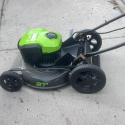 Electric lawnmower 