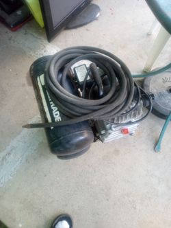 Good all trade 5 gal compressor comes with hose has Bran new oil  works great