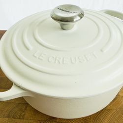 Le Creuset Enameled Cast Iron Matte White 2 3/4 qt Round Dutch Oven, Retired Color   