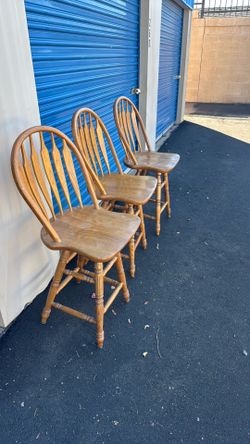 Barstools.