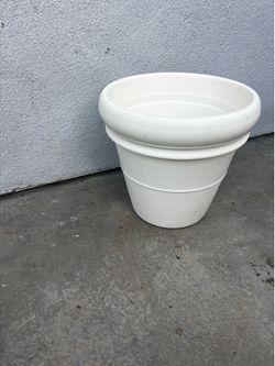 Used like new white terracota pot
