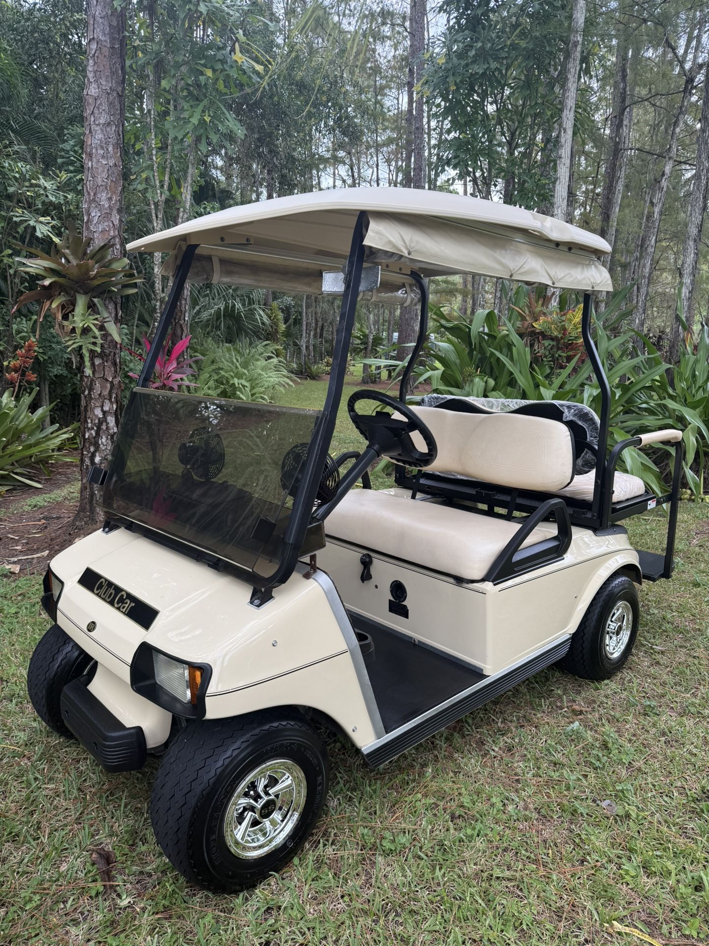 MINT 48 VOLT CLUB CAR GOLF CART!! 4 SEATER RUNS AND DRIVES GREAT!!