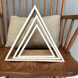 3 triangle shelves 