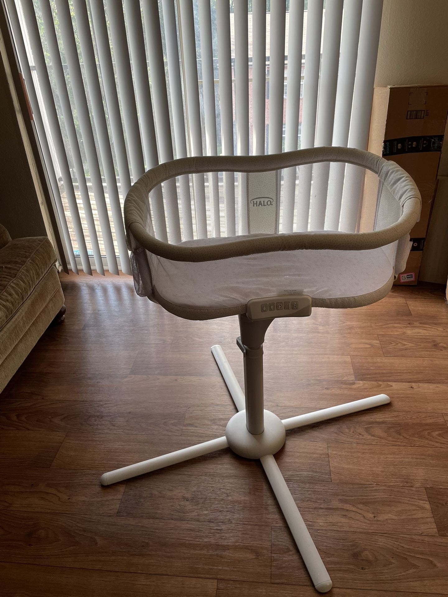 Halo 360 Swivel Soothing Bassinet
