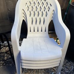 4 Plástico Chairs 