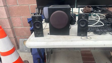 Isignia computer speakers