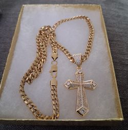 14k gold-plated 6mm cuban link chain and pendant