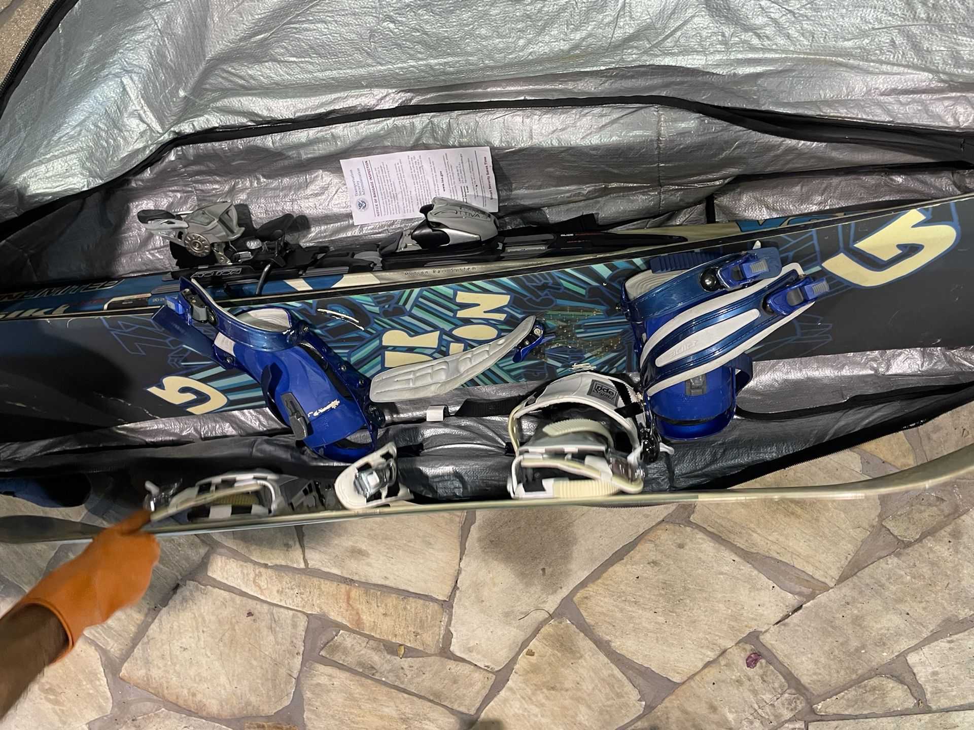 2 Snowboards & 1 Set Of Skis
