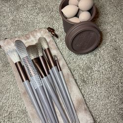 Brushes & Mini Make Up Sponge 