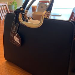 Brand new Deluxity faux Leather Purse