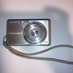 SONY Cybershot 10.1 Megapixel Camera With Tv Cable ,Charger , Case 