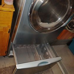 Samsung Dryer With Steam Very Nice Condition