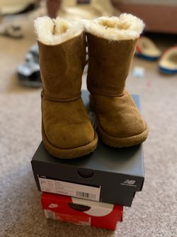 Toddler Uggs Size 7