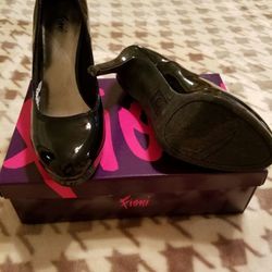Black patent leather high heel shoes