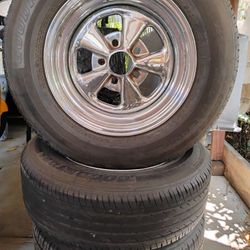 5x4.5     5x114.3   Bolt Pattern 15". 