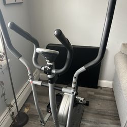 Elliptical exercise machine 
