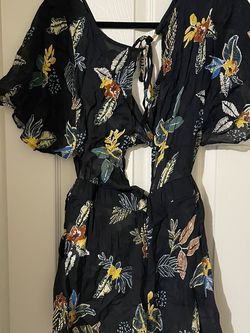 Black Floral Romper ** New!! M/L