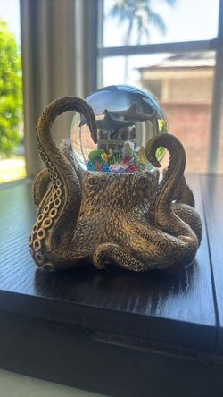 Shark Snow Globe 