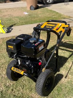 DEWALT
4400 PSI 4.0 GPM Gas Pressure Washer with Honda GX390 Engine, Heavy-Duty Commercial Cold Water Power Washer