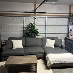 Grey Modern Sectional With Chaise 