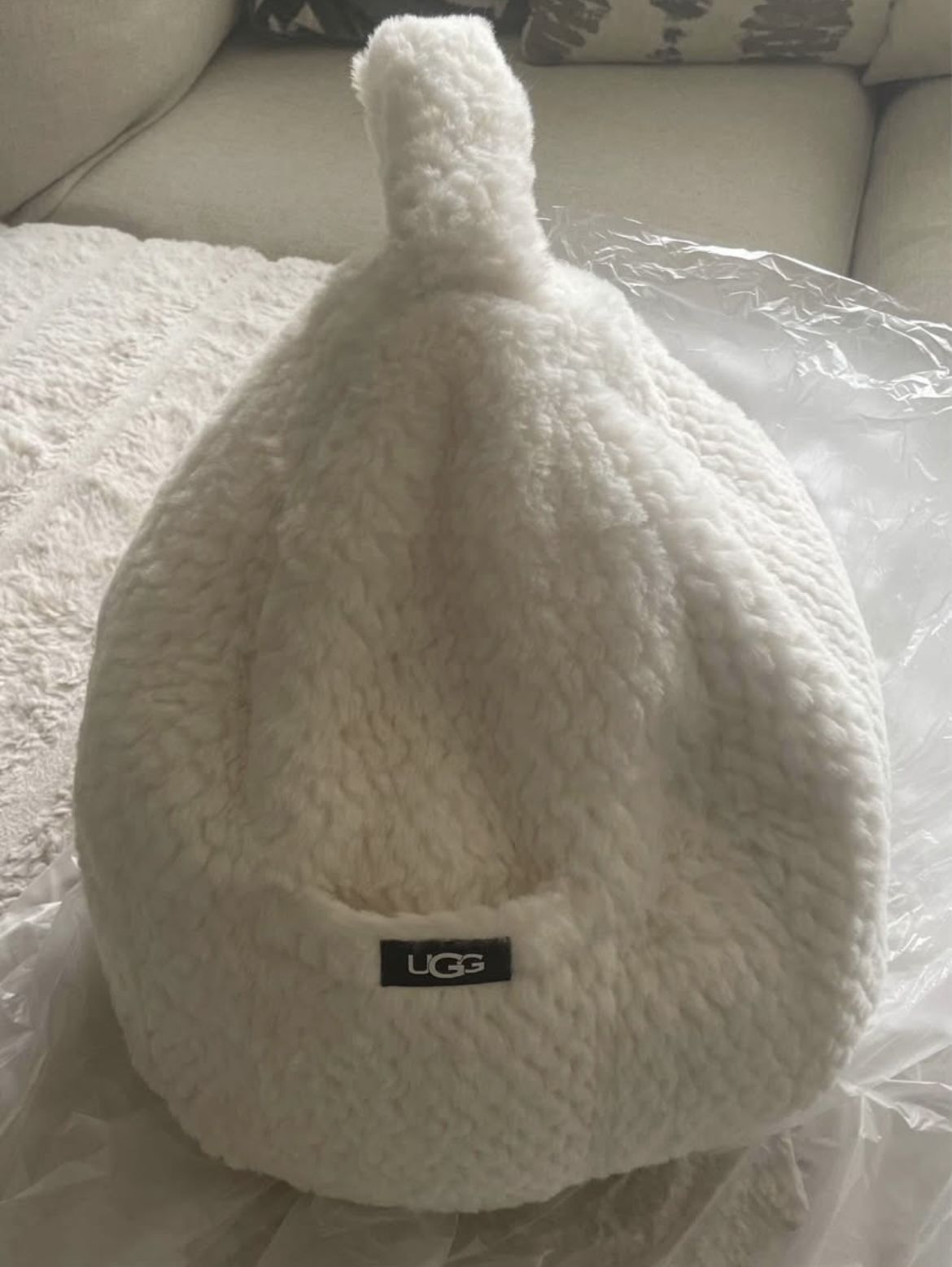 UGG Dawson Lap Pouf Oatmeal Faux Fur Beanbag For Tablet Kindle Iphone & Books