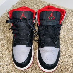 Jordans, Size 5.5 Big Kids