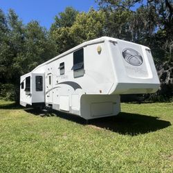 Fifth Wheel RV 2007