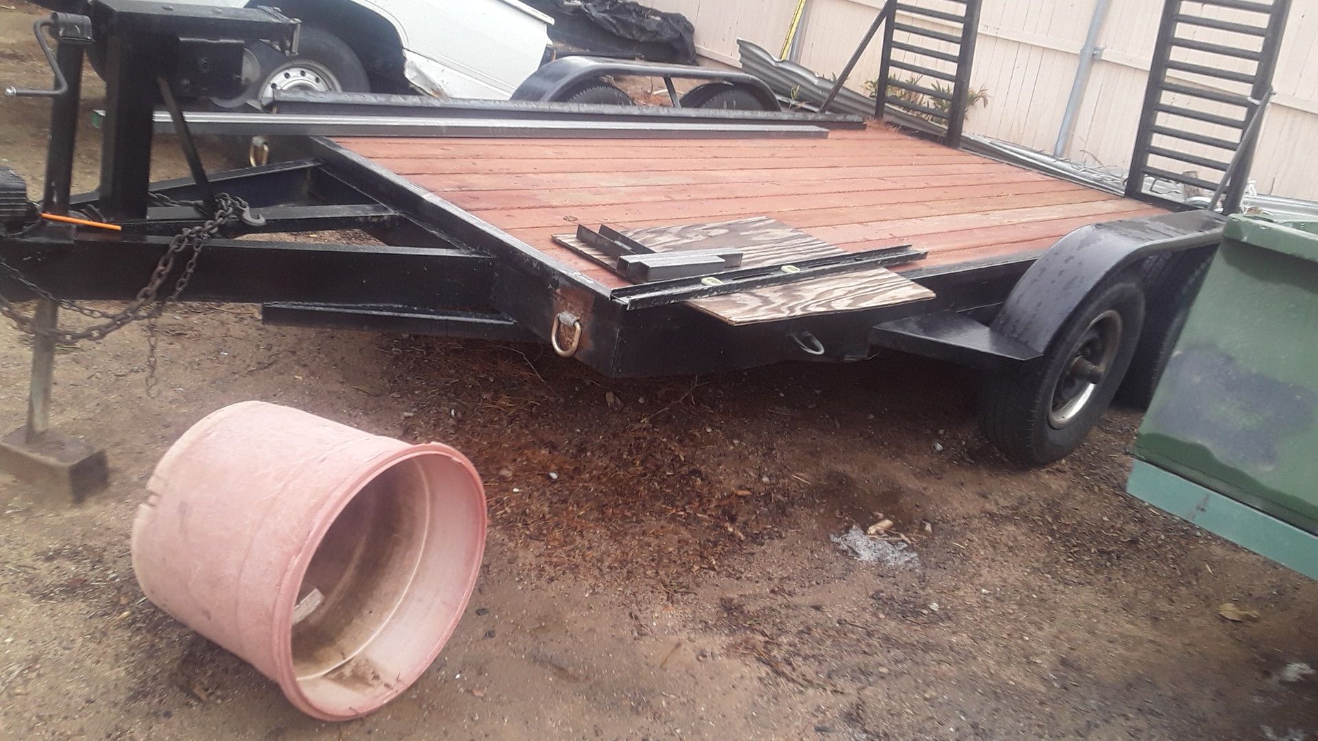 Double axle trailer for cars or tractors