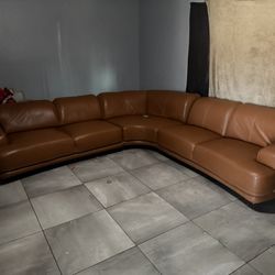 WSChilling Leather Couch 